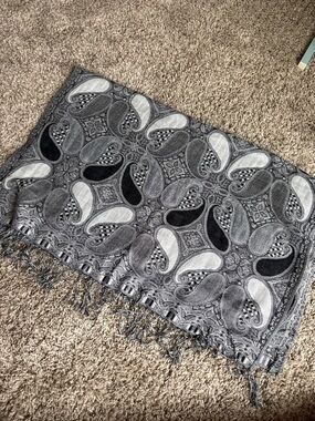 Gray Paisley Fringed pashmina